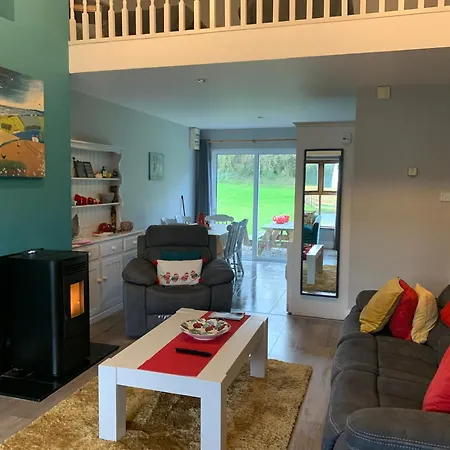 33 Old Village V93k66x 4 King Beds Sleeps 8 Sharing *