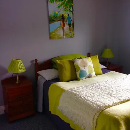 Vakantiehuis 33 Old Village V93k66x 4 King Beds Sleeps 8 Sharing Killarney