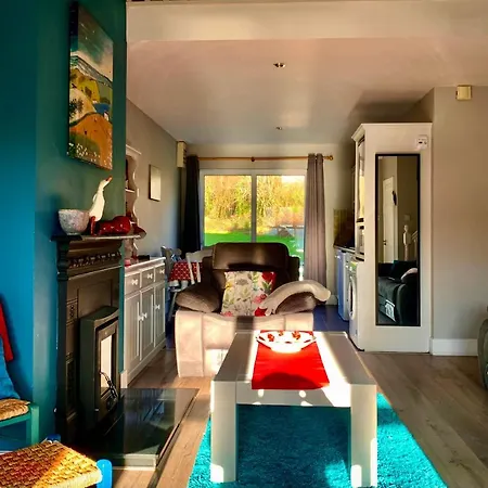 33 Old Village V93k66x 4 King Beds Sleeps 8 Sharing