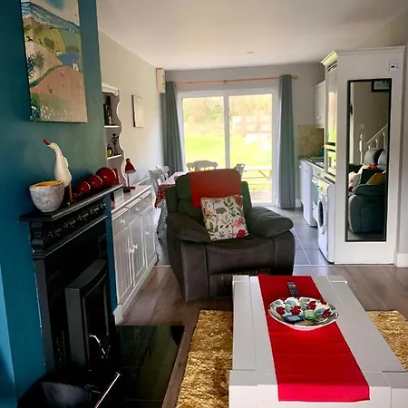 33 Old Village V93k66x 4 King Beds Sleeps 8 Sharing *