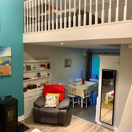 33 Old Village V93k66x 4 King Beds Sleeps 8 Sharing בית נופש