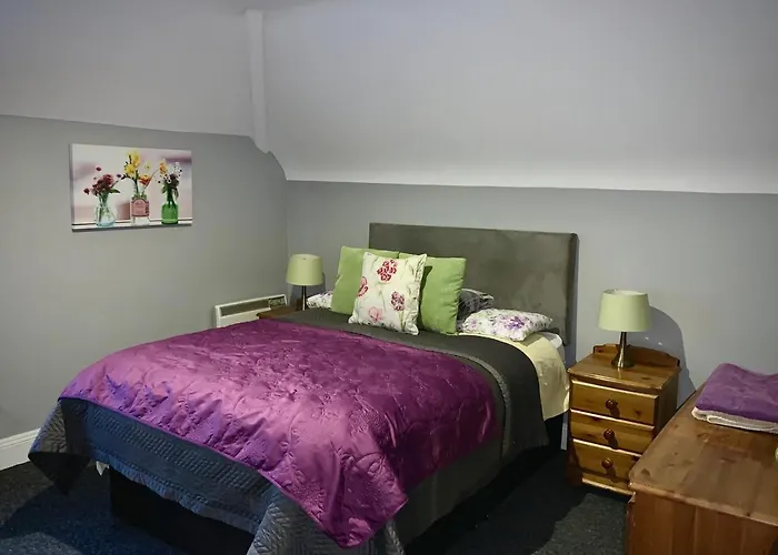 Vakantiehuis 33 Old Village V93k66x 4 King Beds Sleeps 8 Sharing *