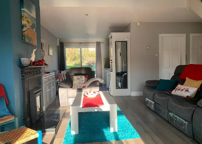 Dom wakacyjny 33 Old Village V93k66x 4 King Beds Sleeps 8 Sharing *