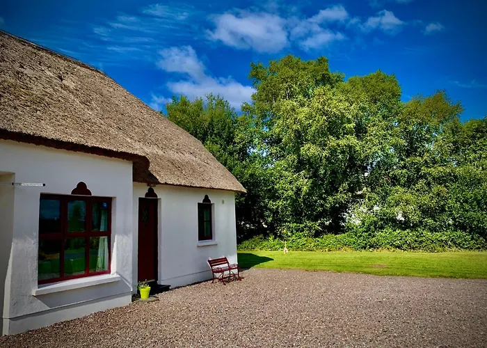 Dom wakacyjny 33 Old Village V93k66x 4 King Beds Sleeps 8 Sharing Killarney