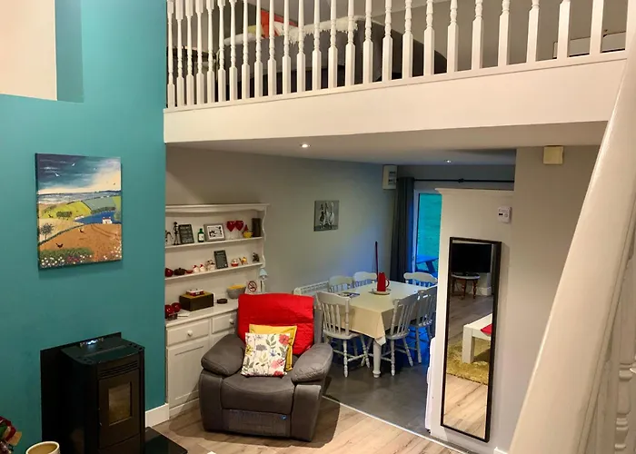 33 Old Village V93k66x 4 King Beds Sleeps 8 Sharing Vakantiehuis
