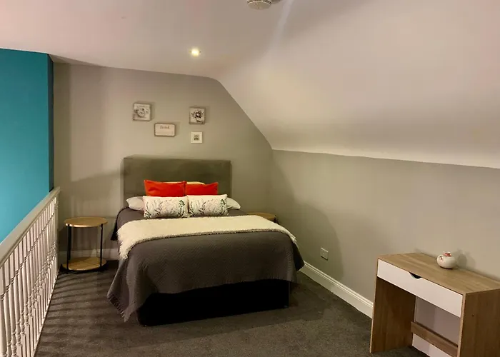 33 Old Village V93k66x 4 King Beds Sleeps 8 Sharing Killarney