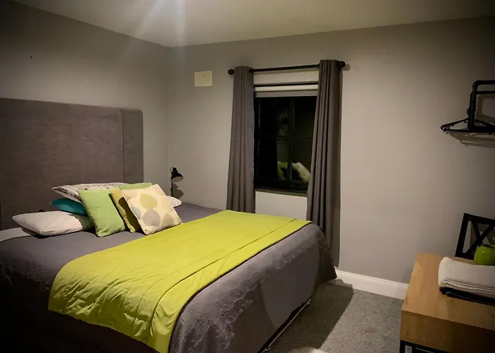 Dom wakacyjny 33 Old Village V93k66x 4 King Beds Sleeps 8 Sharing *