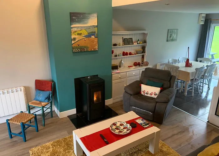Vakantiehuis 33 Old Village V93k66x 4 King Beds Sleeps 8 Sharing Killarney