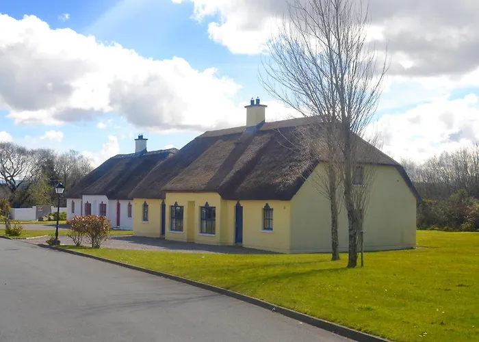 33 Old Village V93k66x 4 King Beds Sleeps 8 Sharing Vakantiehuis *