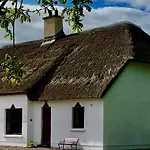 33 Old Village V93k66x 4 King Beds Sleeps 8 Sharing Килларни