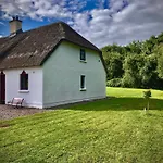 33 Old Village V93k66x 4 King Beds Sleeps 8 Sharing * Килларни