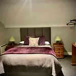 33 Old Village V93k66x 4 King Beds Sleeps 8 Sharing Дом отдыха *