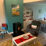 Дом отдыха 33 Old Village V93k66x 4 King Beds Sleeps 8 Sharing Килларни