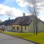 33 Old Village V93k66x 4 King Beds Sleeps 8 Sharing Дом отдыха *