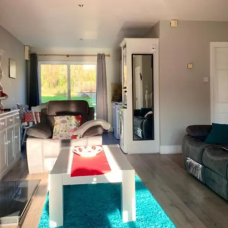 Dom wakacyjny 33 Old Village V93k66x 4 King Beds Sleeps 8 Sharing