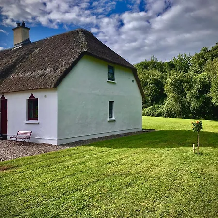 33 Old Village V93k66x 4 King Beds Sleeps 8 Sharing * Killarney