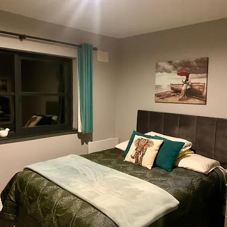33 Old Village V93k66x 4 King Beds Sleeps 8 Sharing בית נופש