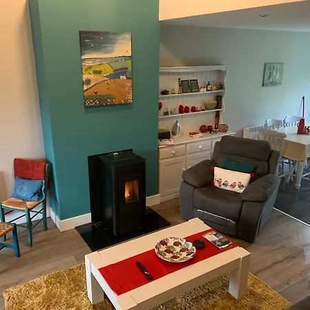 Dom wakacyjny 33 Old Village V93k66x 4 King Beds Sleeps 8 Sharing Killarney