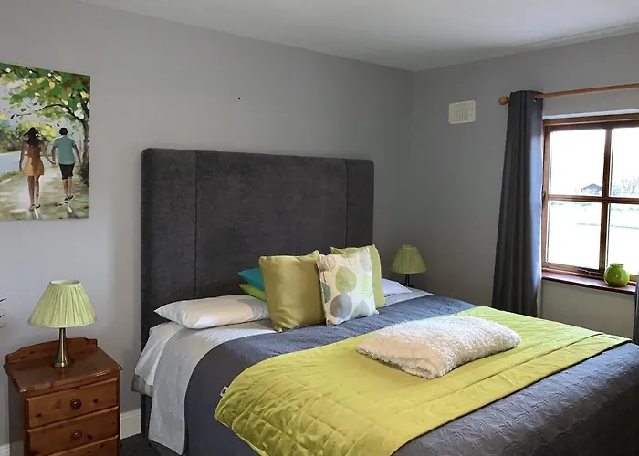 33 Old Village V93k66x 4 King Beds Sleeps 8 Sharing קיל איירן